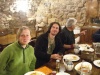 Abendessen in der Auberge Maralotx<br/>zwei junge Pilger aus Australien